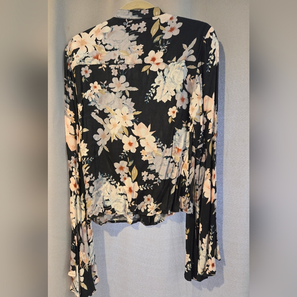 Somedays Lovin Floral Tie neck blouse - Picture 8 of 9
